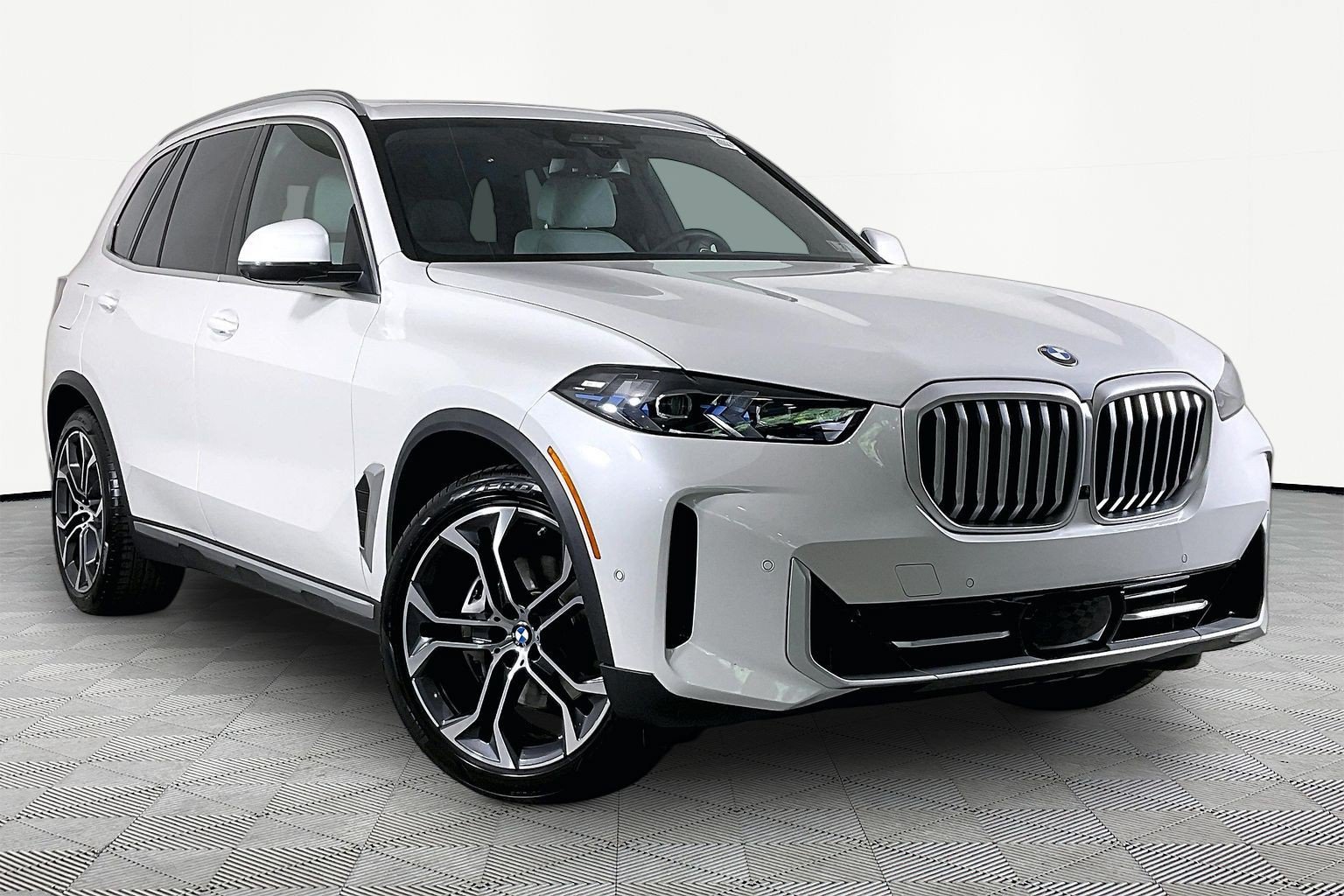 Used 2026 BMW X5 xDrive40i AWD/4WD image 4
