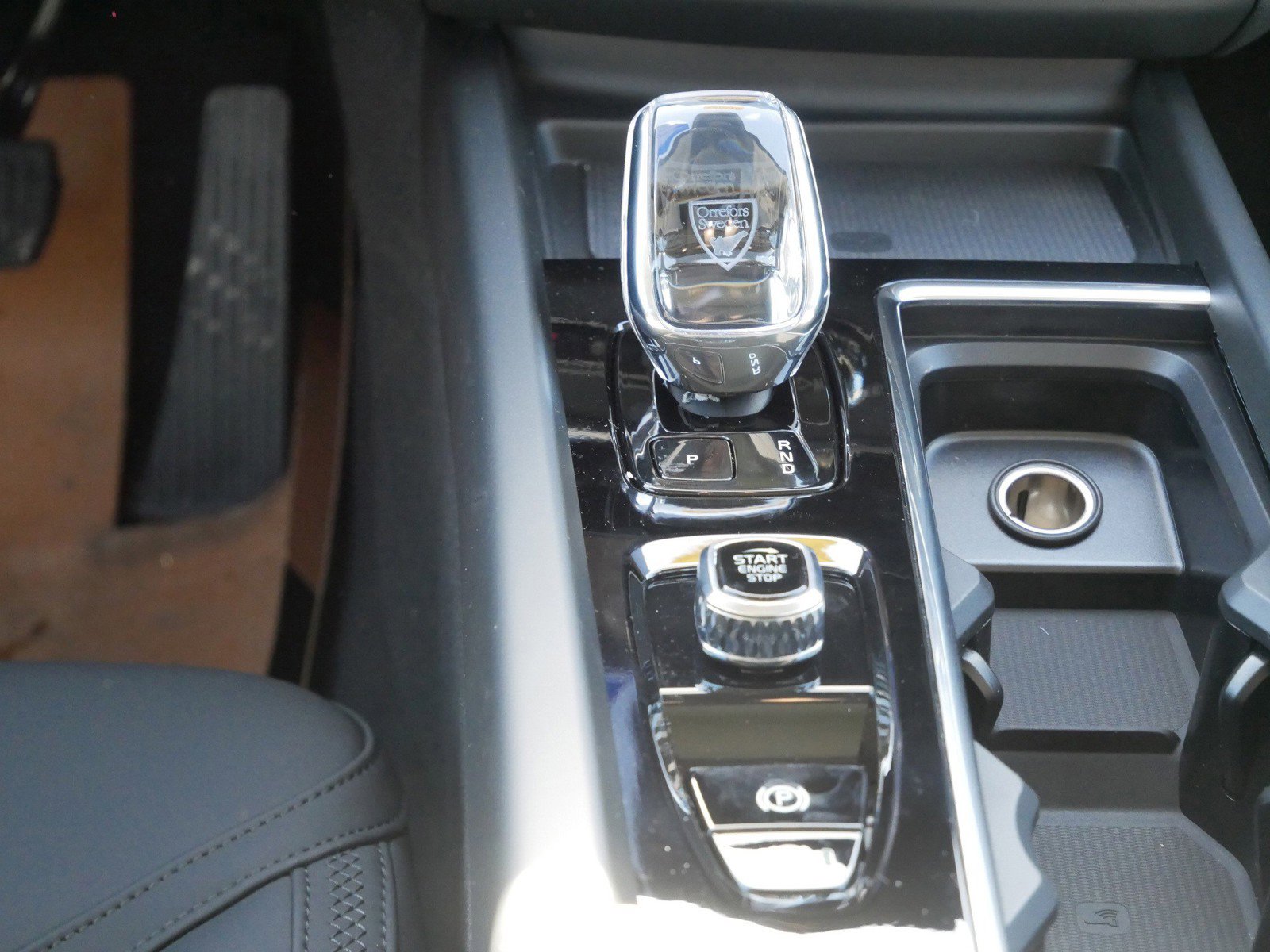 New 2026 Volvo XC60 T8 Plus w/ Climate Package image 9