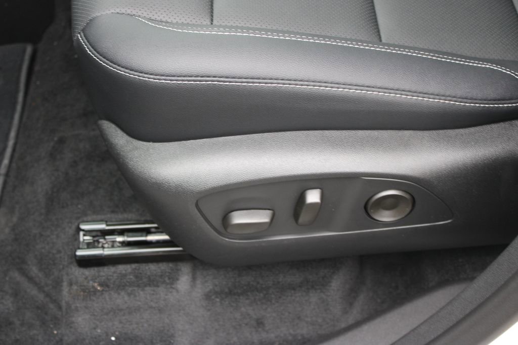 New 2026 Chevrolet Traverse LT w/ Sun and Wheel Package image 13