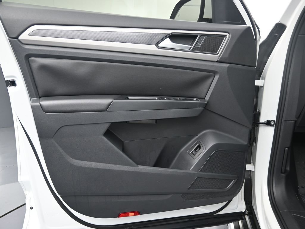 Used 2020 Volkswagen Atlas Cross Sport SE w/ Panoramic Sunroof Package image 11