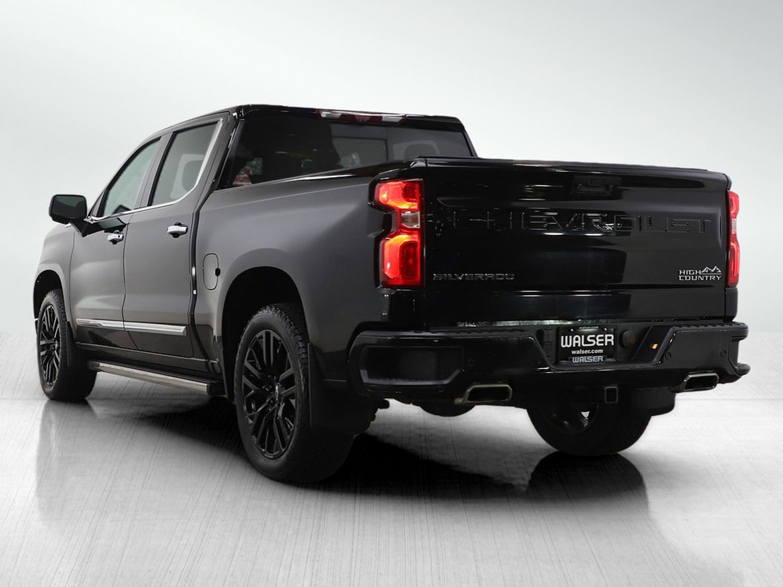 Used 2022 Chevrolet Silverado 1500 High Country w/ High Country Premium Package image 3