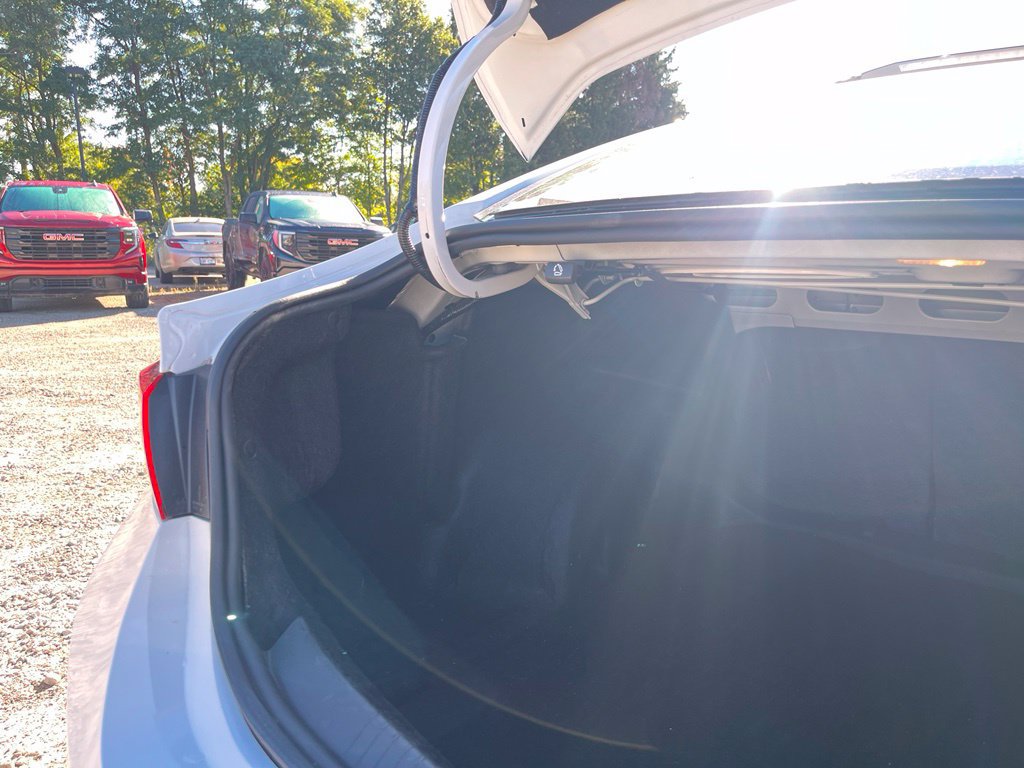 Used 2023 Chevrolet Malibu LT FWD image 12
