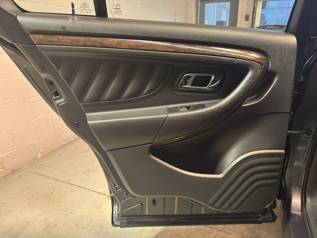 Used 2017 Ford Taurus Limited FWD image 29