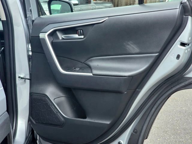 Used 2025 Toyota RAV4 XLE image 31