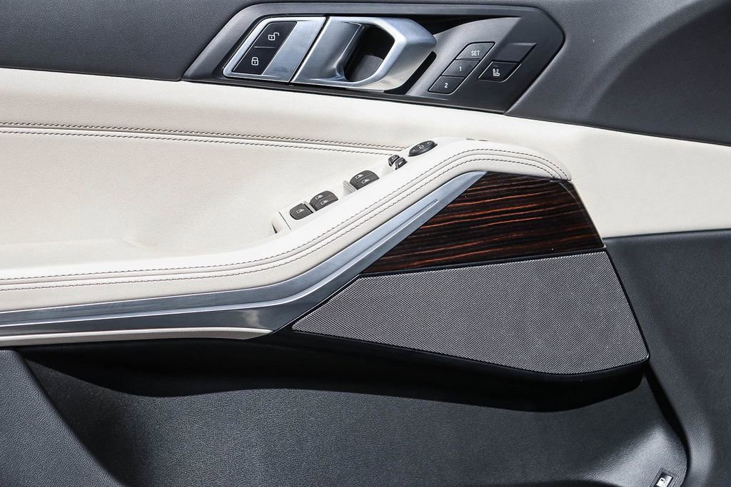 Used 2026 BMW X5 xDrive50e w/ M Sport Package image 21