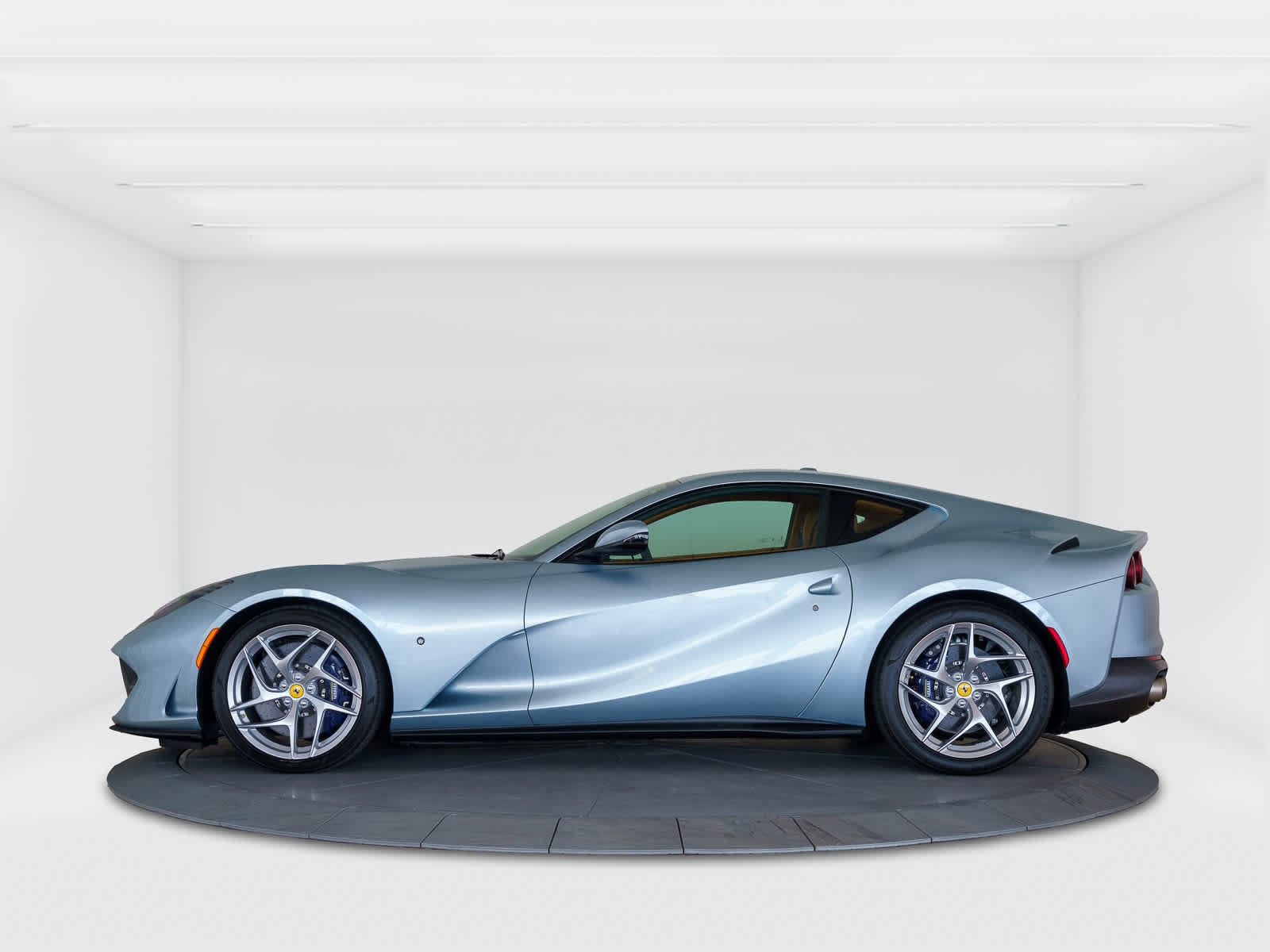 Used 2019 Ferrari 812 Superfast image 2