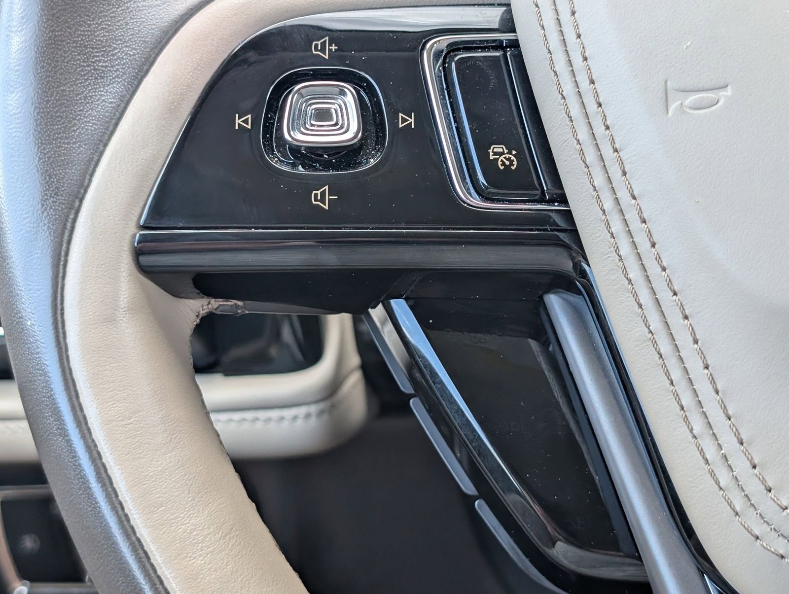 Used 2023 Lincoln Aviator Reserve w/ Equipment Group 201A image 26