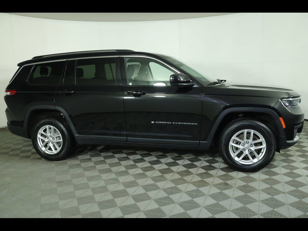 Used 2022 Jeep Grand Cherokee L Laredo w/ Luxury Tech Group I image 2