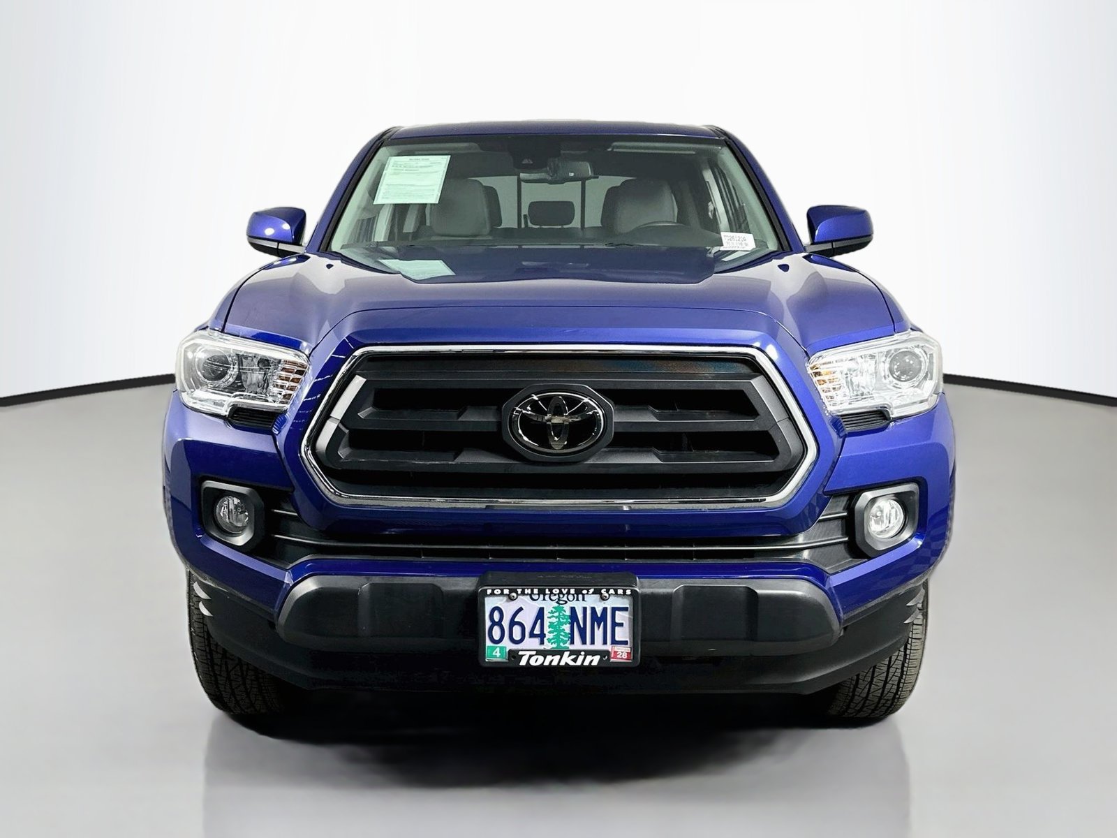 Certified 2022 Toyota Tacoma SR5 AWD/4WD image 2