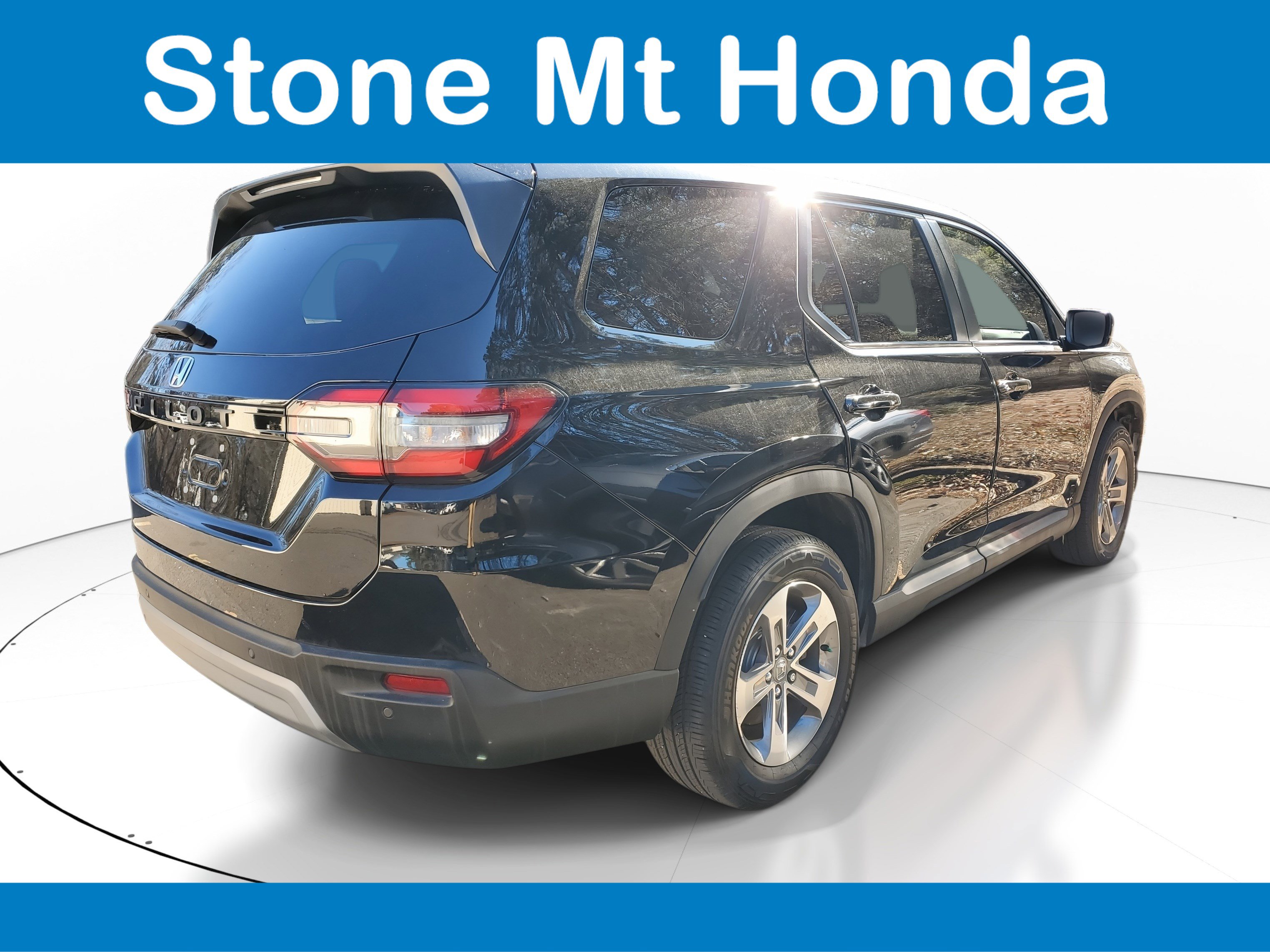 Used 2025 Honda Pilot EX-L image 10