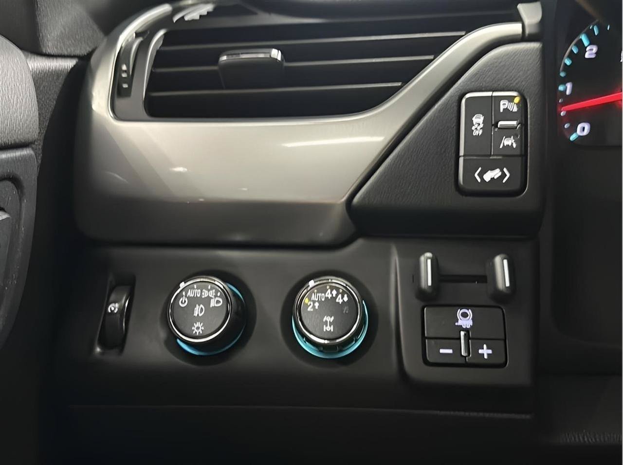 Used 2019 Chevrolet Tahoe LT AWD/4WD image 19