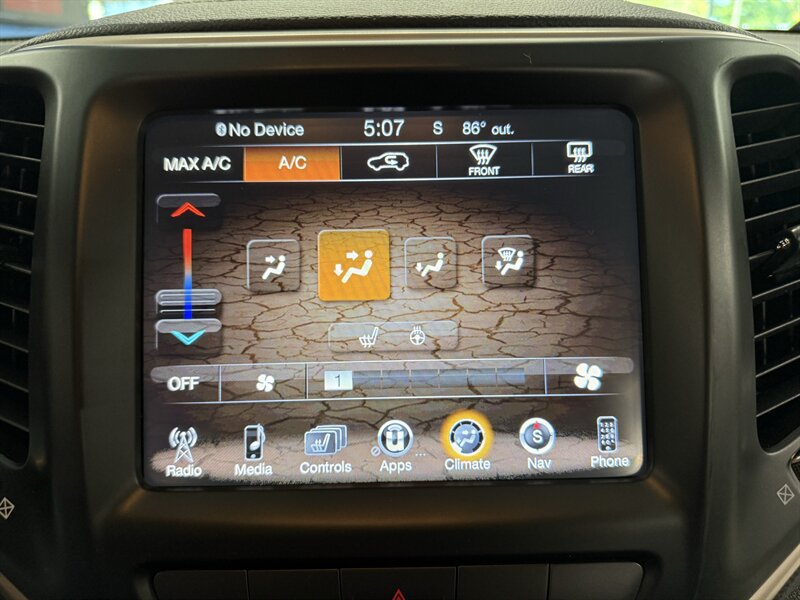 Used 2015 Jeep Cherokee Latitude w/ Cold Weather Group AWD/4WD image 26