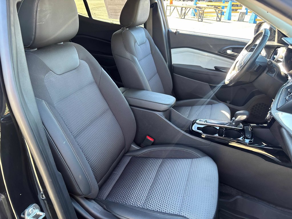 Used 2025 Chevrolet Trax LT w/ Driver Confidence Package FWD image 26
