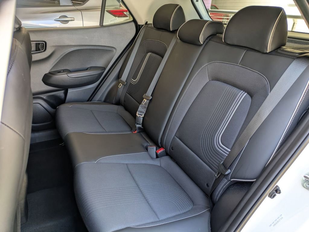 Used 2025 Hyundai Venue Limited FWD image 24
