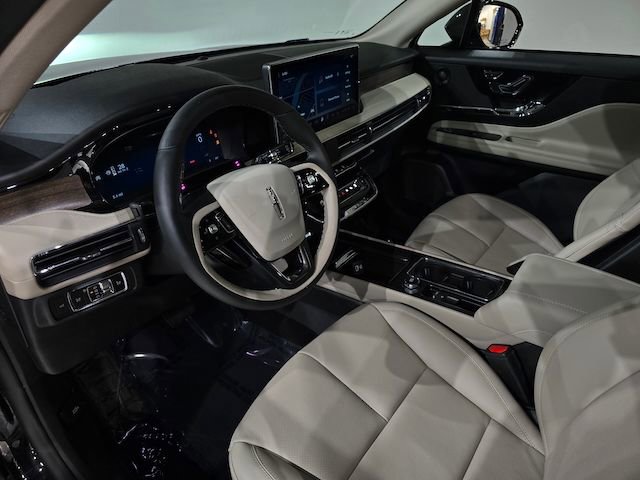 New 2025 Lincoln Corsair Reserve w/ Equipment Group 202A image 16