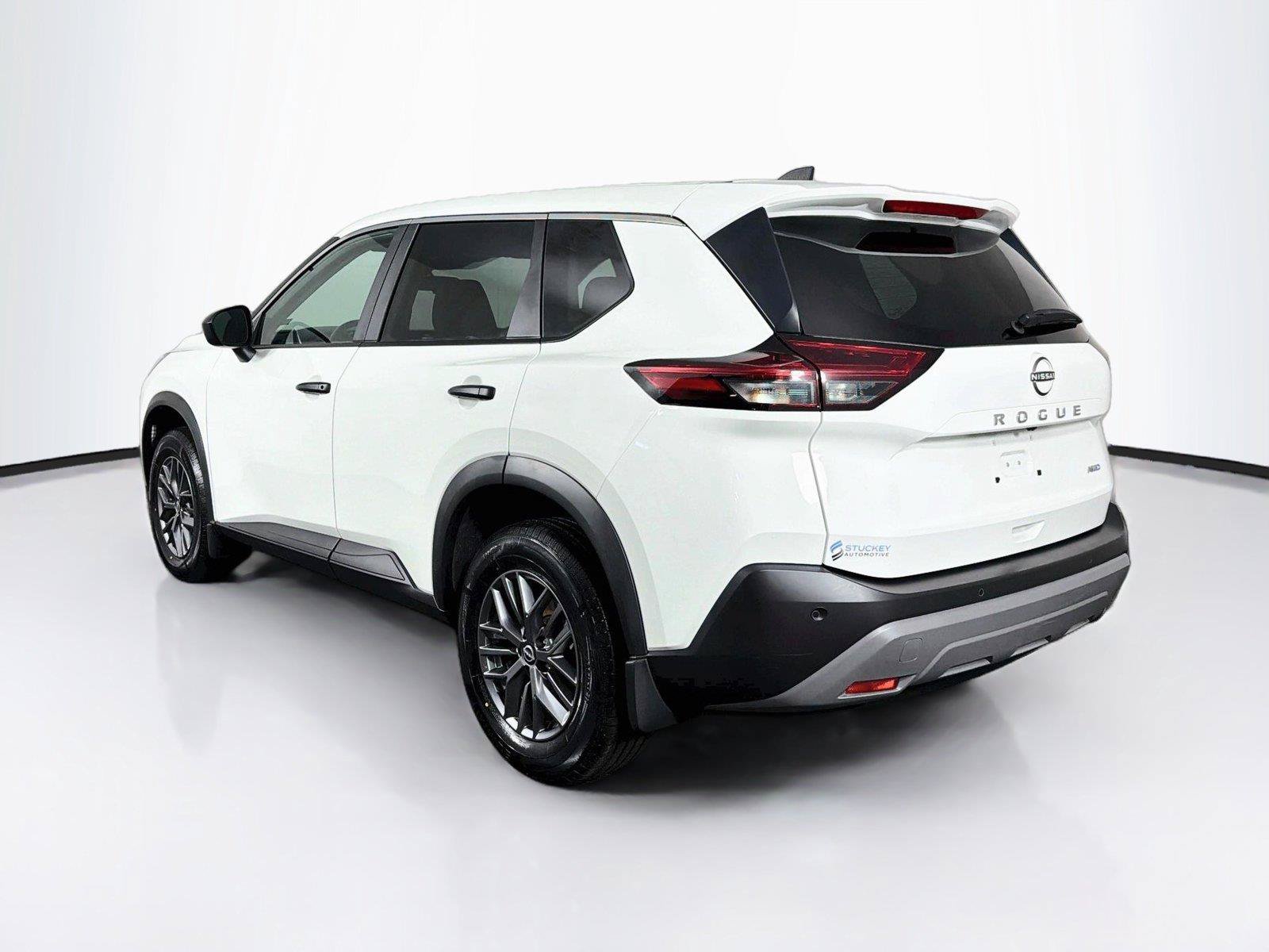 Used 2023 Nissan Rogue S AWD/4WD image 9