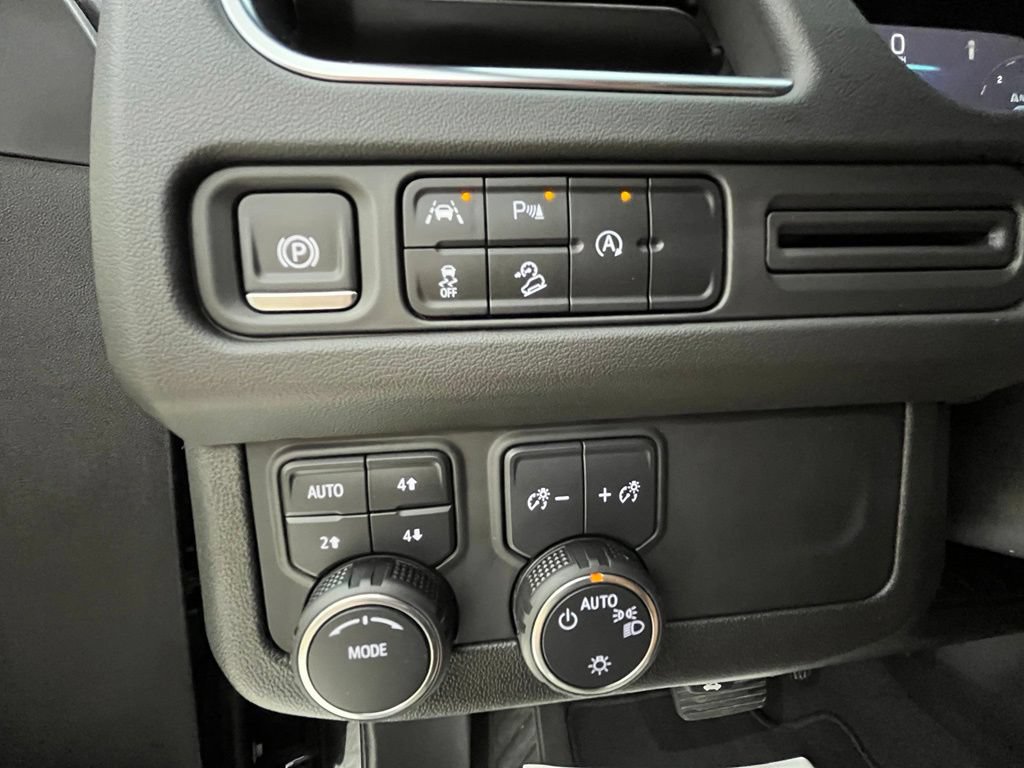 Used 2024 Chevrolet Tahoe Premier AWD/4WD image 40