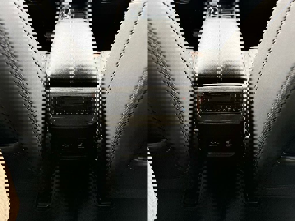 Used 2025 Nissan Pathfinder Platinum image 15