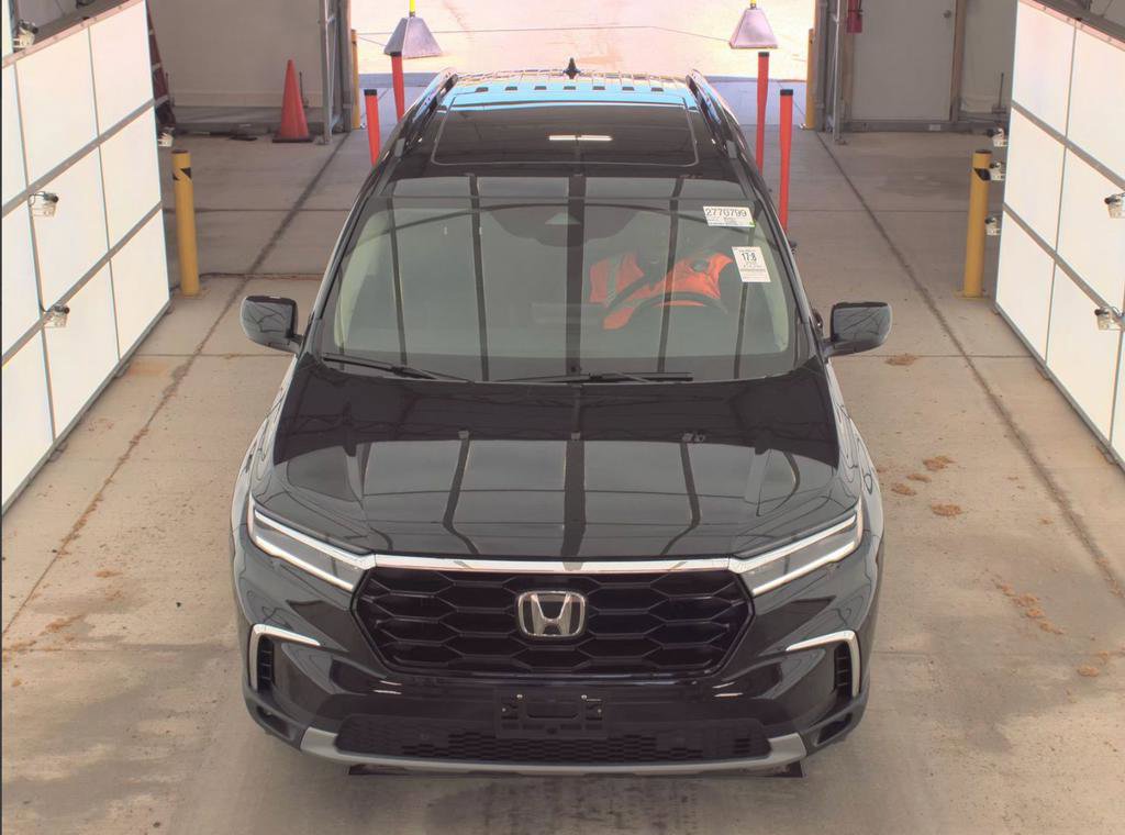 Used 2025 Honda Pilot Touring image 7