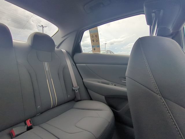 Certified 2025 Hyundai Elantra SEL FWD image 15