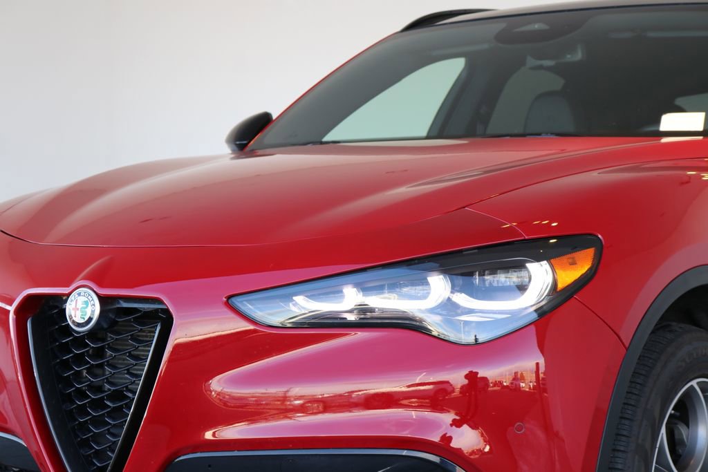 Used 2025 Alfa Romeo Stelvio Sprint image 11