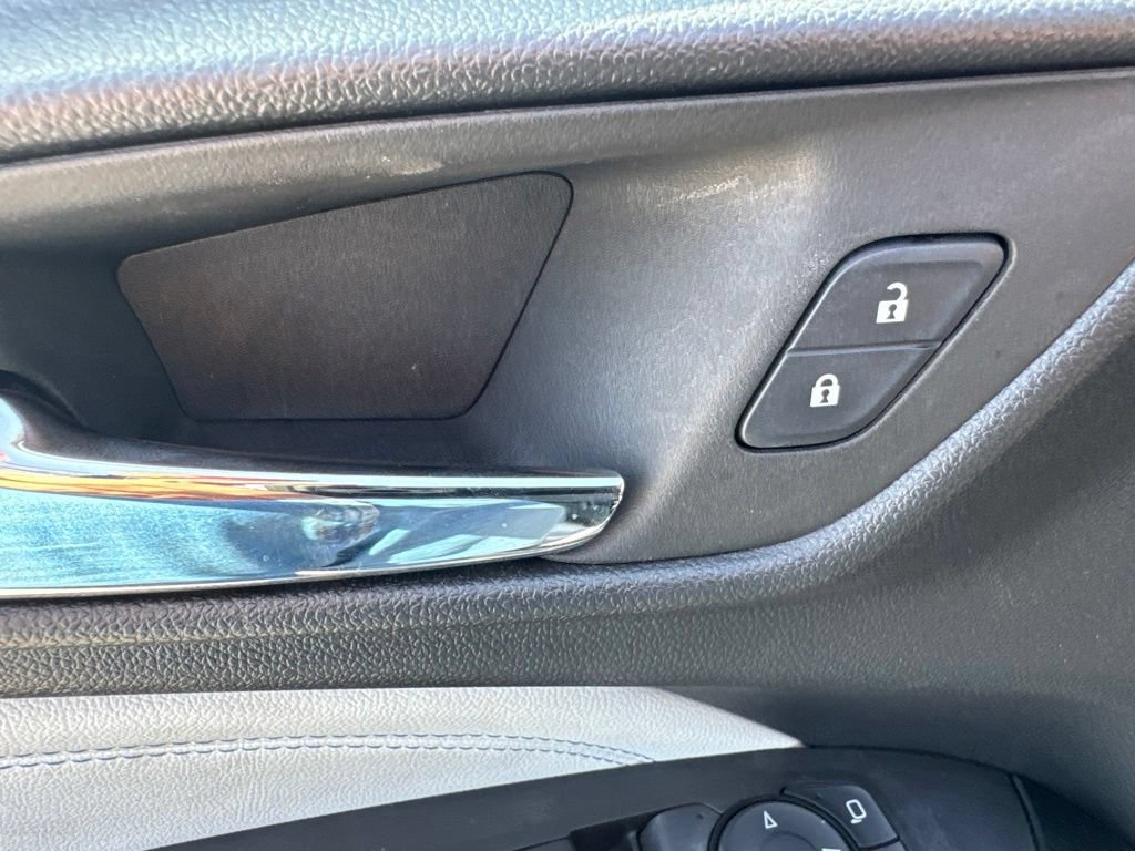 Used 2025 Chevrolet Trax LT FWD image 20