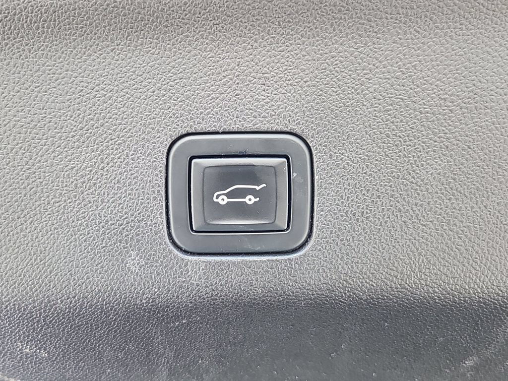 Used 2021 GMC Yukon XL Denali w/ Denali Premium Package AWD/4WD image 26