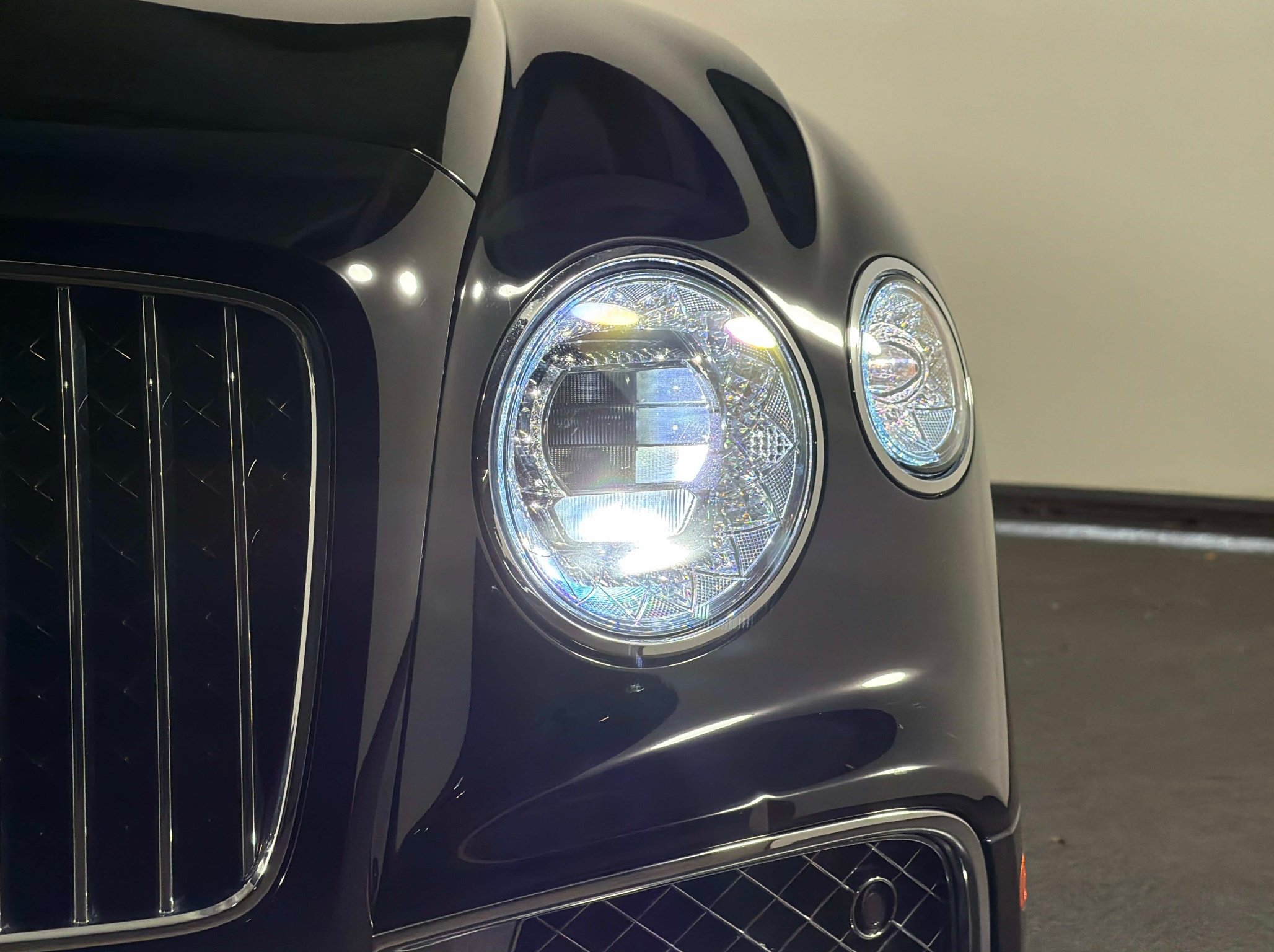 Used 2022 Bentley Flying Spur Plug-In Hybrid AWD/4WD image 17