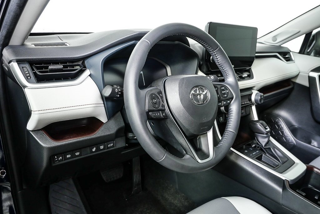 Used 2023 Toyota RAV4 Limited image 4