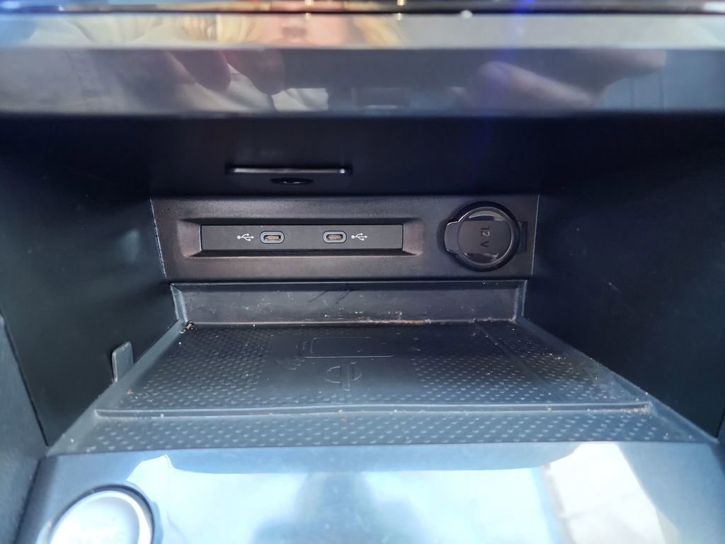 Used 2024 Volkswagen Tiguan SE image 29