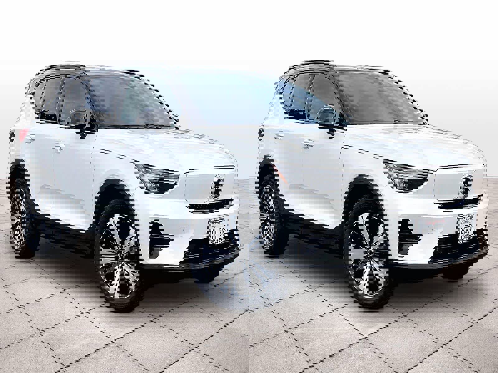 Used 2023 Volvo XC40 Recharge Core w/ Protection Package Premier image 2