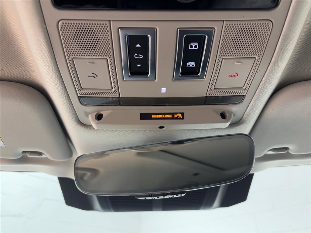 Used 2023 Land Rover Defender 130 SE image 12