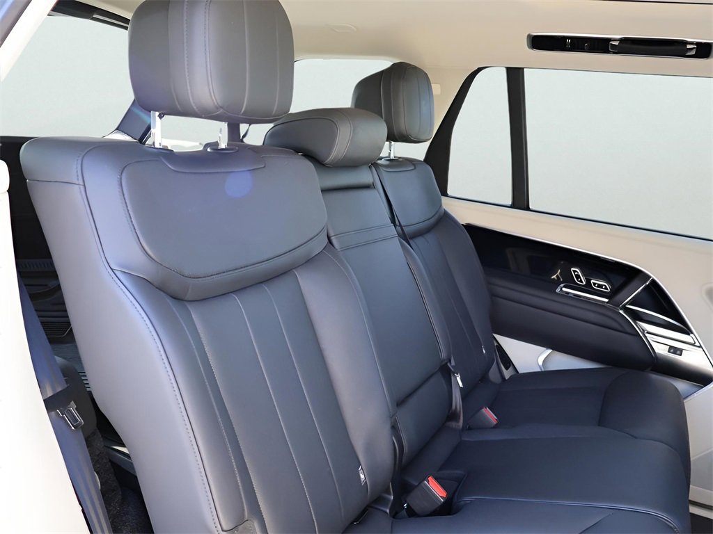 Used 2024 Land Rover Range Rover Long Wheelbase SE image 12