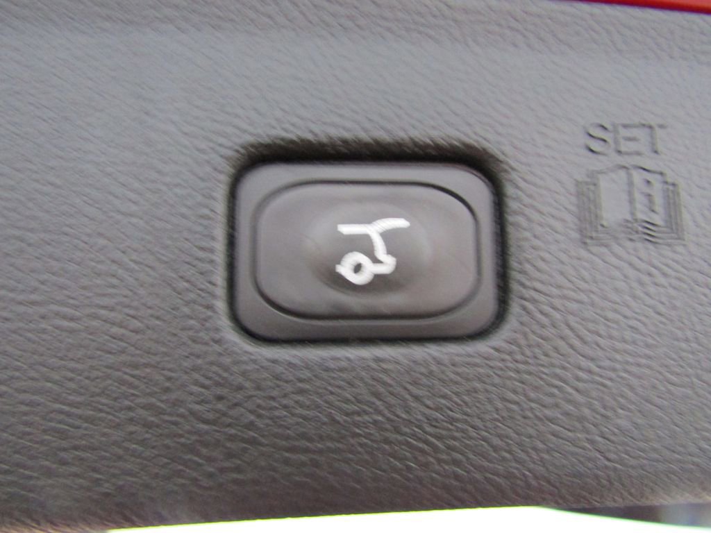 Used 2022 Ford Edge ST-Line image 11