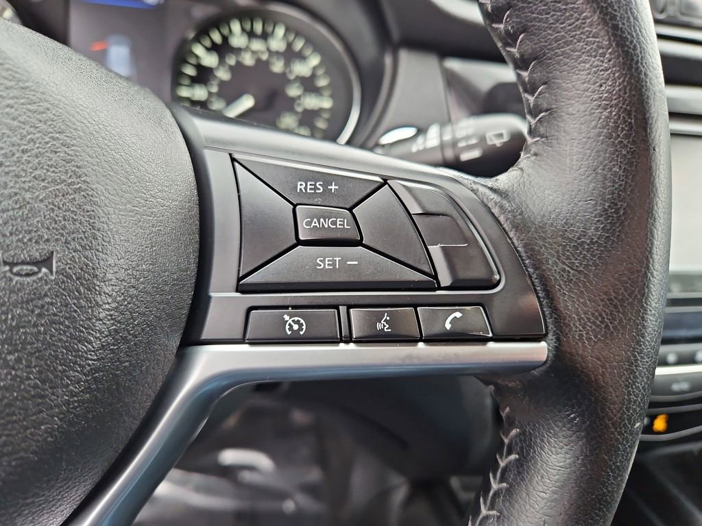 Used 2020 Nissan Rogue SV image 12