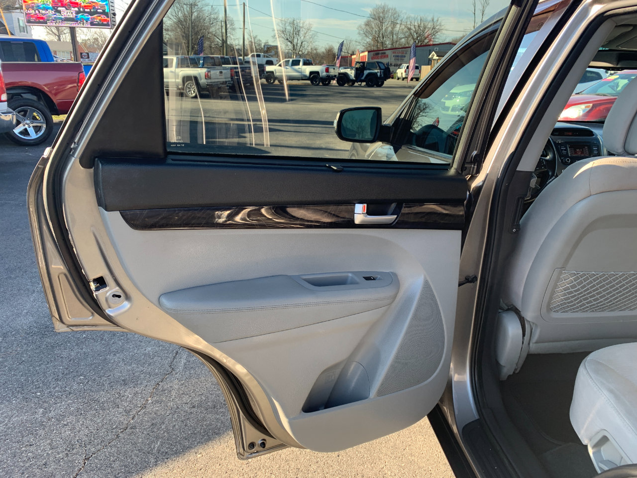 Used 2014 Kia Sorento LX image 24