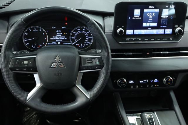Used 2023 Mitsubishi Outlander SE FWD image 12