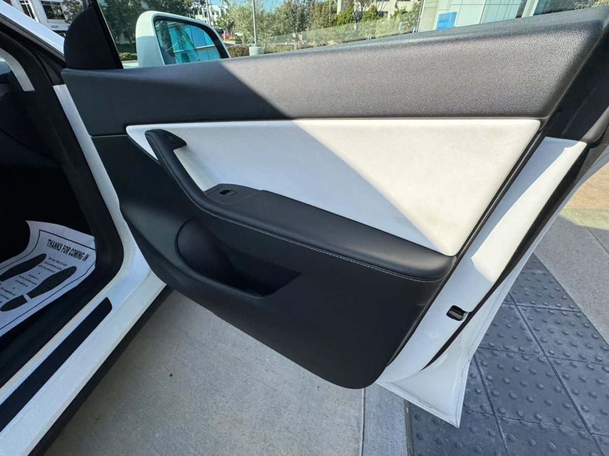 Used 2023 Tesla Model Y Performance AWD/4WD image 31