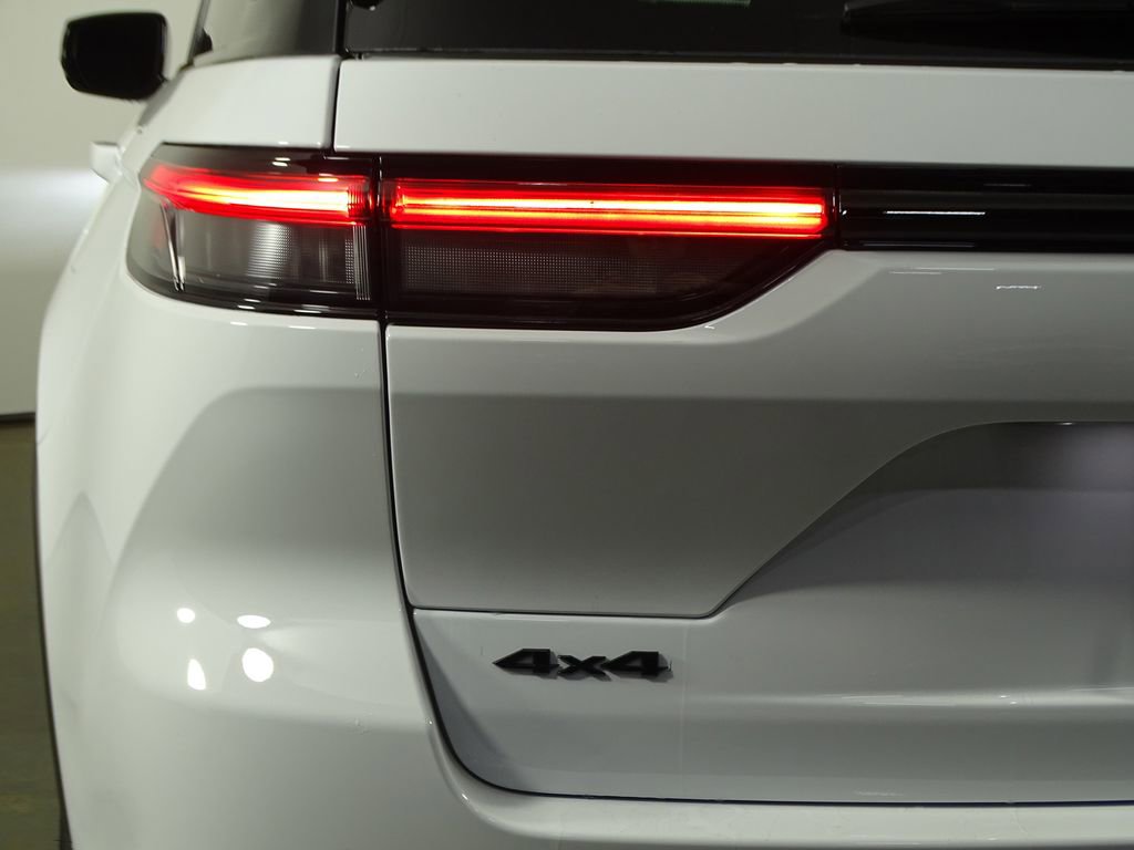 New 2025 Jeep Grand Cherokee Altitude image 44