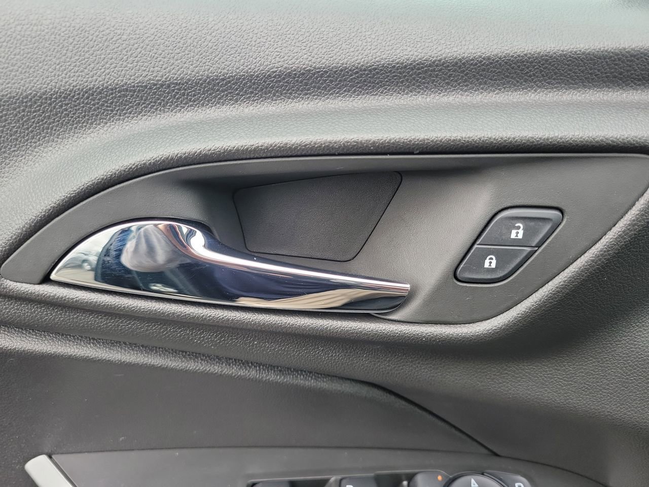 Used 2025 Chevrolet Trax LS image 26