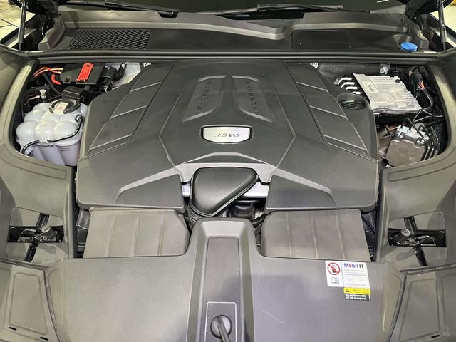 Used 2023 Porsche Cayenne w/ Premium Package image 25