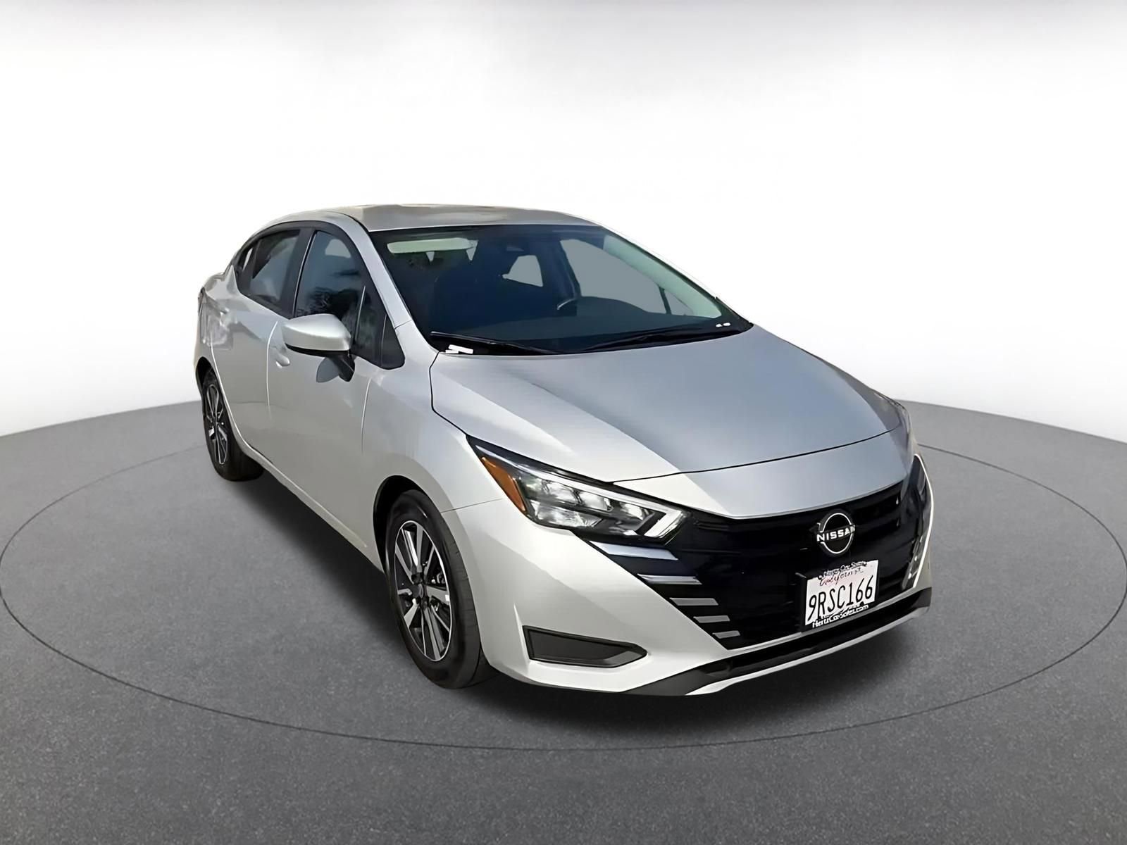 Used 2025 Nissan Versa SV FWD image 3