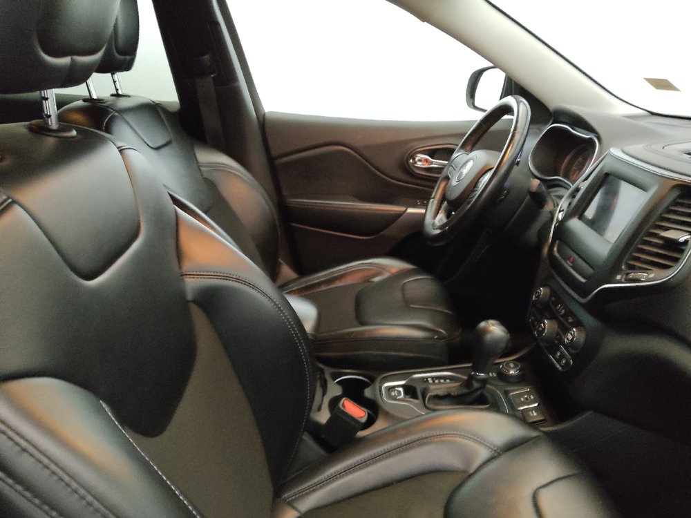 Used 2019 Jeep Cherokee Latitude Plus w/ Cold Weather Group AWD/4WD image 21