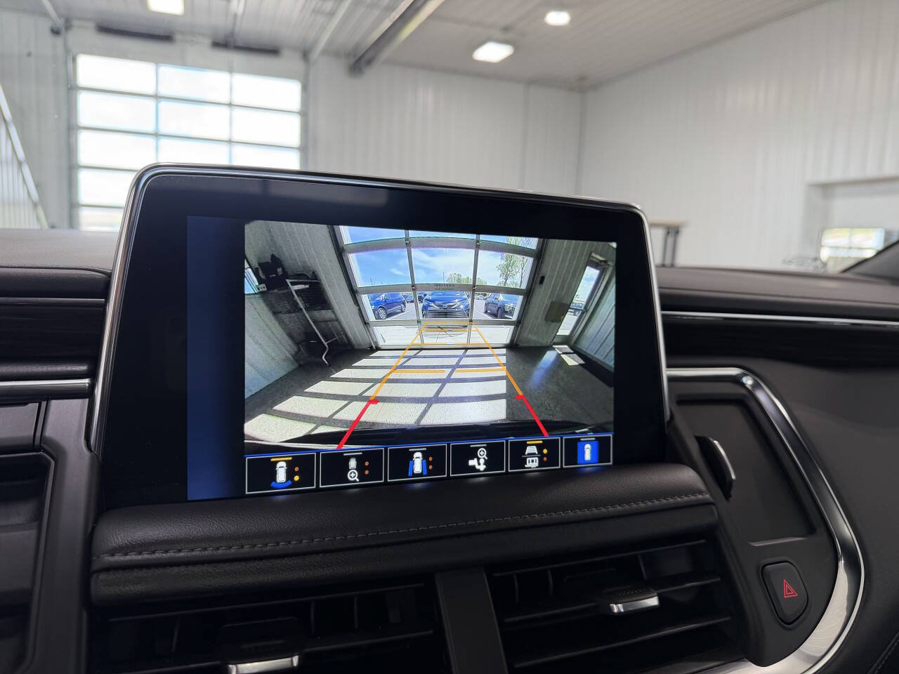 Used 2024 Chevrolet Suburban LT w/ Luxury Package AWD/4WD image 14
