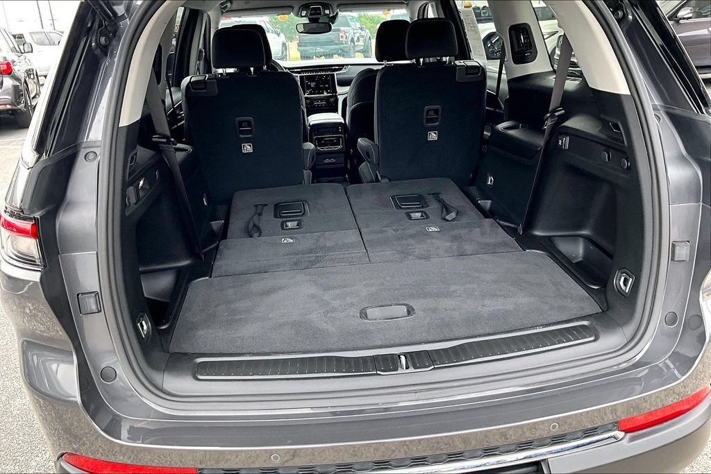 Used 2024 Jeep Grand Cherokee L Laredo AWD/4WD image 48