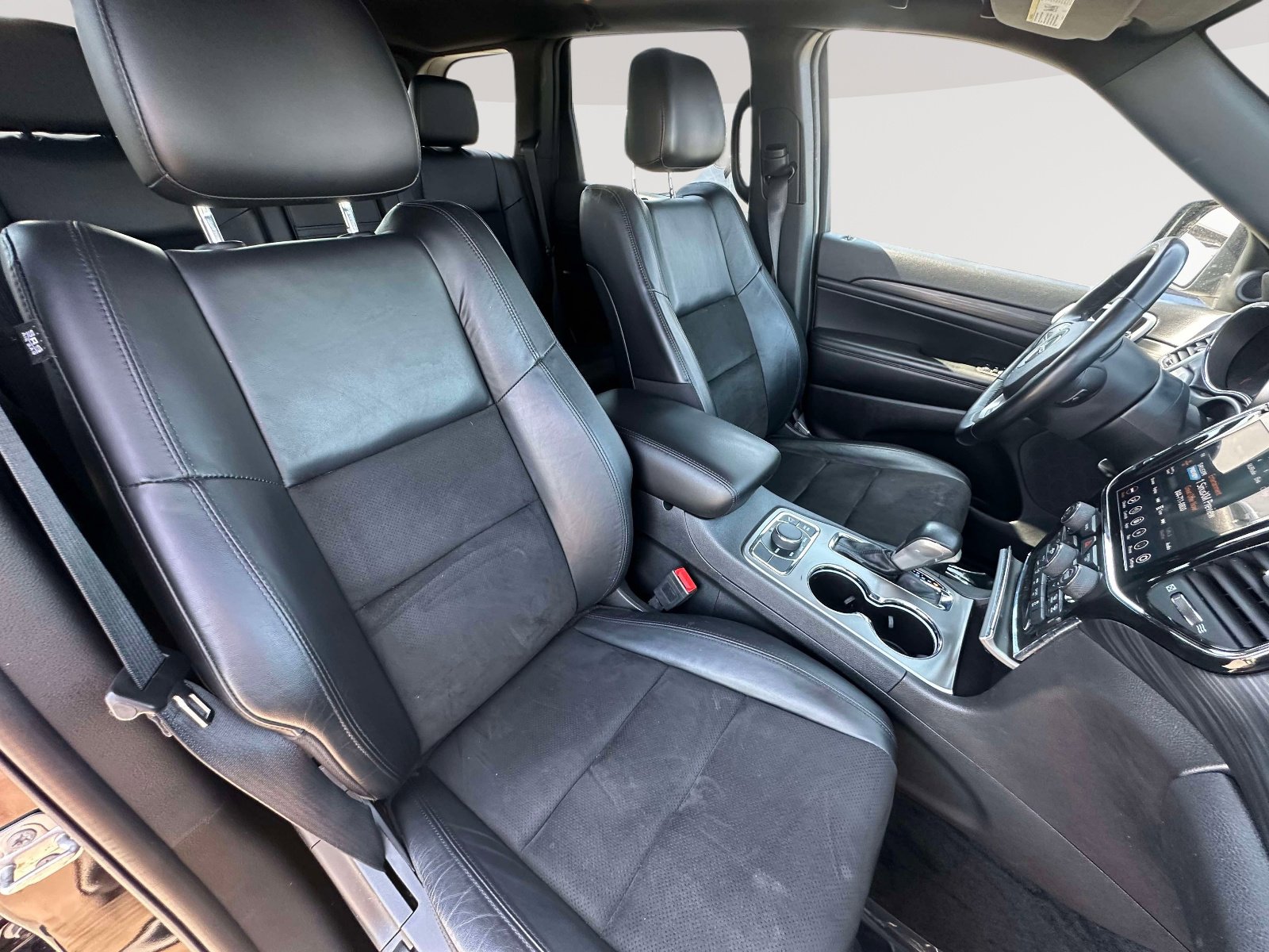 Used 2022 Jeep Grand Cherokee Laredo X image 22