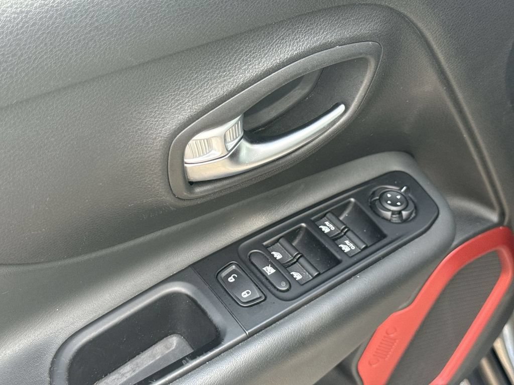 Used 2021 Jeep Renegade Trailhawk AWD/4WD image 20
