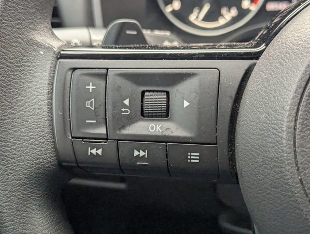 Used 2023 Nissan Rogue SV image 23