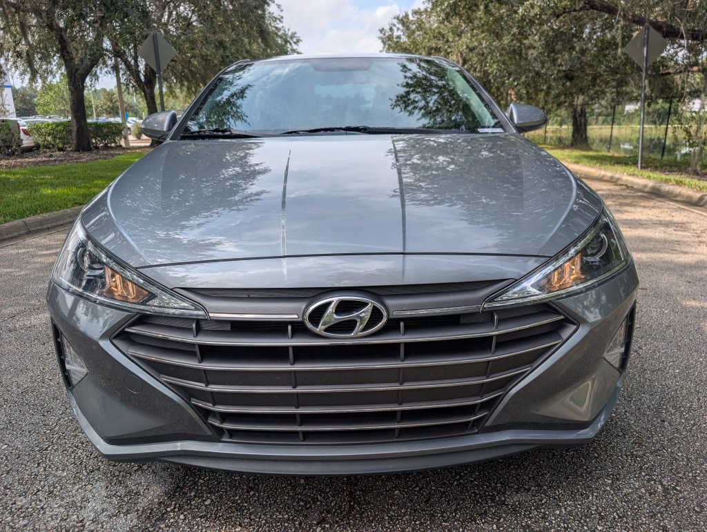 Used 2019 Hyundai Elantra SE FWD image 2