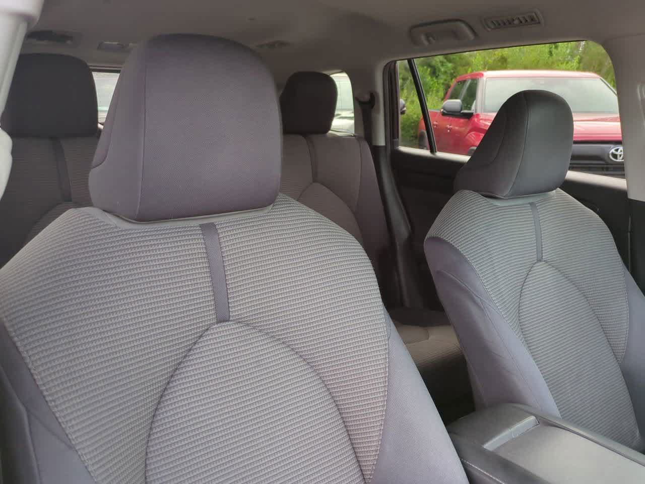 Certified 2021 Toyota Highlander L FWD image 7